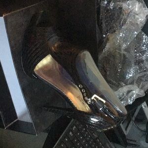 Report signature heels